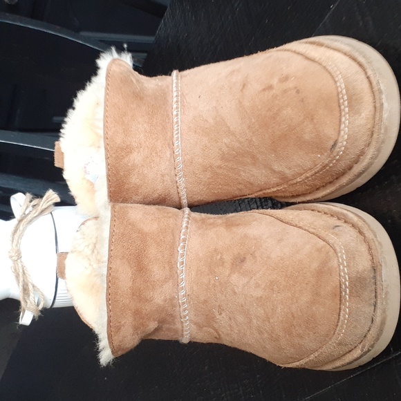 UGG BOOTIES - Picture 2 of 8